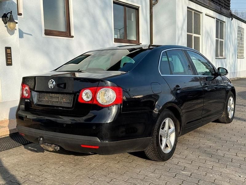 Gebraucht VW Jetta Sportline 140 PS (102 kW) 2008 Schwarz Limousine