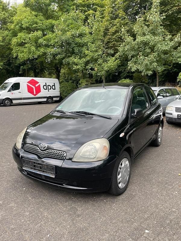 Schwarz Gebraucht 2000 Toyota Yaris Kleinwagen | 1.650 € (Fairer Preis) - Bild 1/4