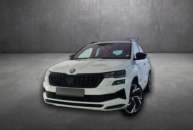 Weiß Gebraucht 2022 Skoda Karoq SportLine SUV | 30.410 € (Etwas zu teuer) - Bild 1/4