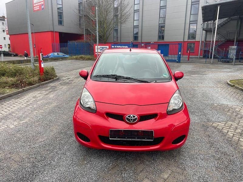 Gebraucht Toyota Aygo Cool 68 PS (50 kW) 2009 Rot Kleinwagen