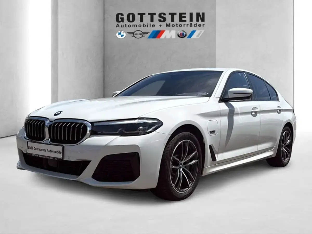 Gebraucht BMW 530e M Sport 292 PS (214 kW) 2023 Weiß Limousine