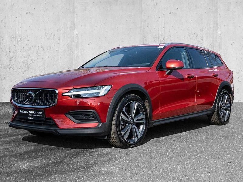 Gebraucht Volvo V60 CC Ultimate 197 PS (144 kW) 2023 Rot Kombi