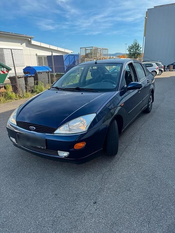 Blau Gebraucht 2000 Ford Focus Limousine | 800 € (Guter Preis) - Bild 1/4