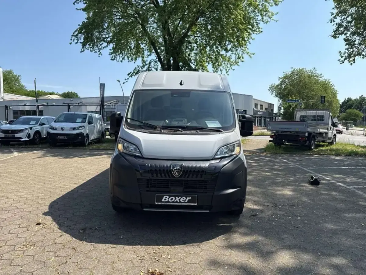 Neu Peugeot Boxer 179 PS (131 kW) 2026 Grau Van