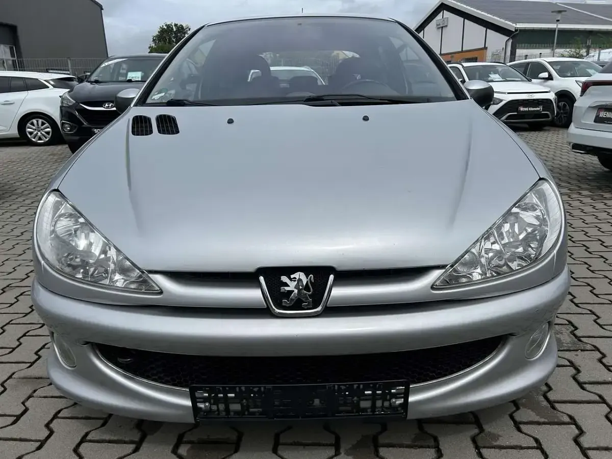 Gebraucht Peugeot 206 Quiksilver 109 PS (80 kW) 2006 Lackierung aluminiumgra... Kleinwagen