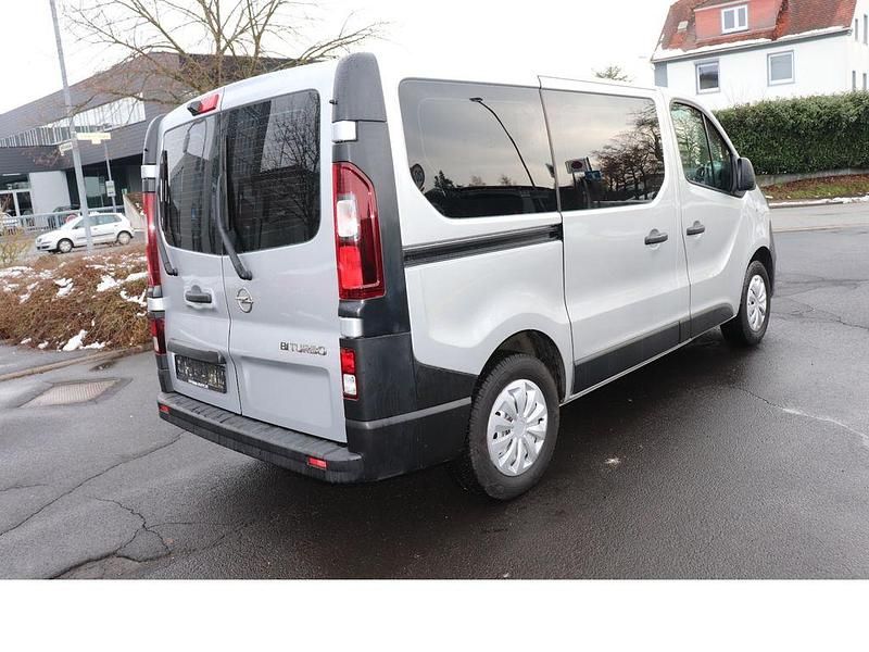 Gebraucht Opel Vivaro 125 PS (91 kW) 2018 Silber Van / Kleinbus