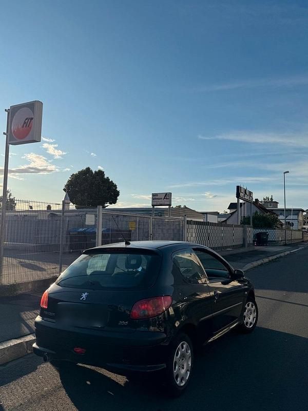 Gebraucht Peugeot 206 75 PS (55 kW) 2007 Schwarz Limousine