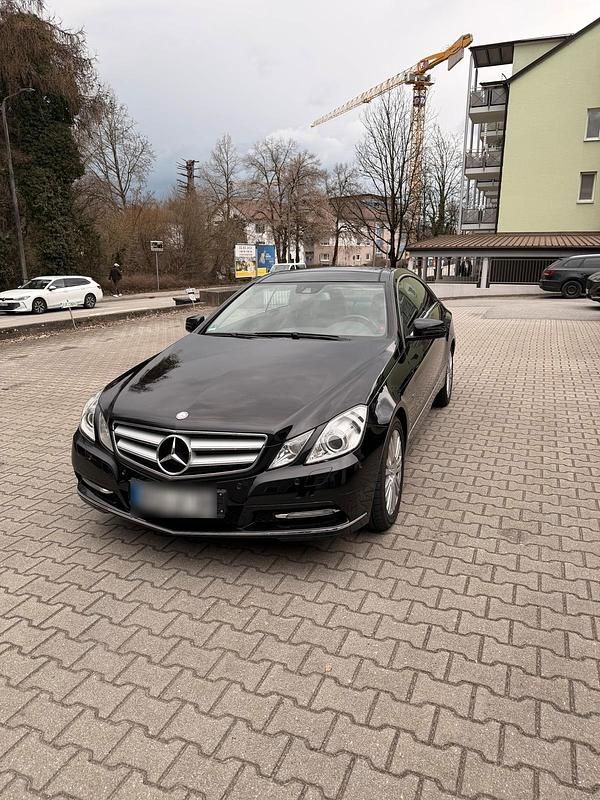 Gebraucht Mercedes E300 252 PS (185 kW) 2012 Schwarz Coupé