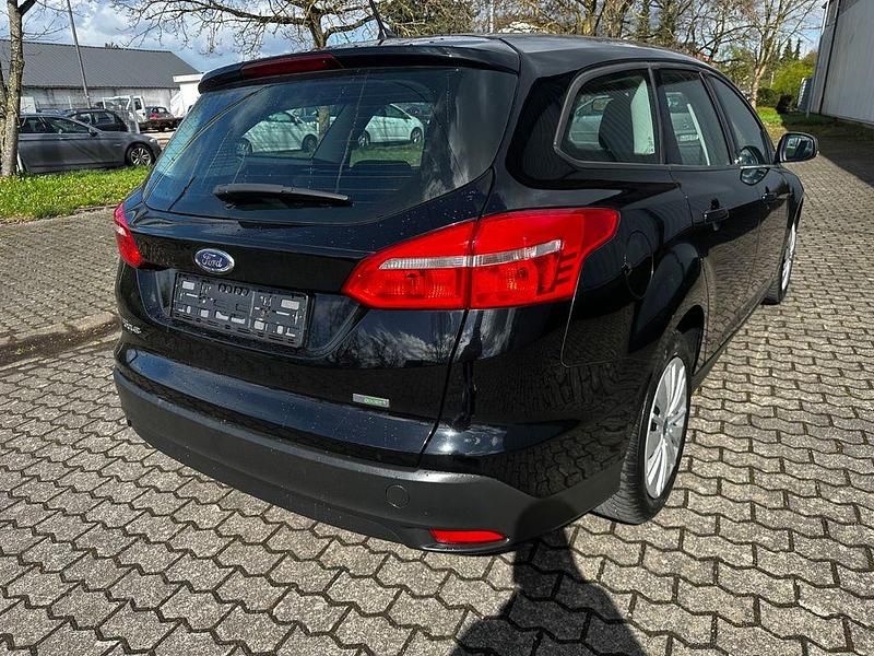Gebraucht Ford Focus Trend 101 PS (74 kW) 2017 Schwarz Limousine