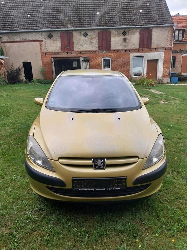 Gelb Gebraucht 2001 Peugeot 307 Kleinwagen | 800 € - Bild 1/3
