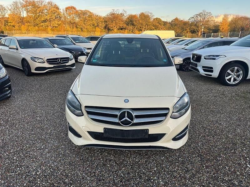 Gebraucht Mercedes B180 109 PS (80 kW) 2016 Beige Van / Kleinbus