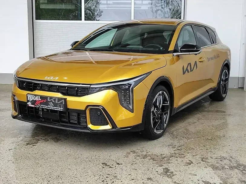 Neu Kia K4 GT-Line 179 PS (131 kW) 2026 Sparkling gelb met Limousine