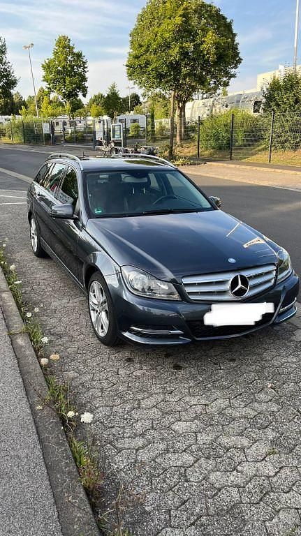 Grau Gebraucht 2013 Mercedes C200 Avantgarde Limousine | 6.950 € (Superpreis) - Bild 1/4