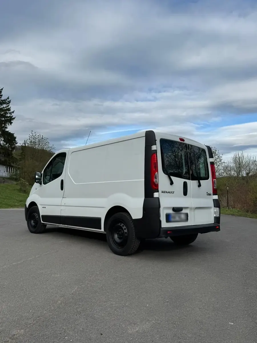 Gebraucht Renault Trafic 114 PS (83 kW) 2008 Weiß Van / Kleinbus