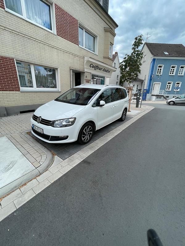 Weiß Gebraucht 2017 VW Sharan Van / Kleinbus | 16.999 € (Guter Preis) - Bild 1/4