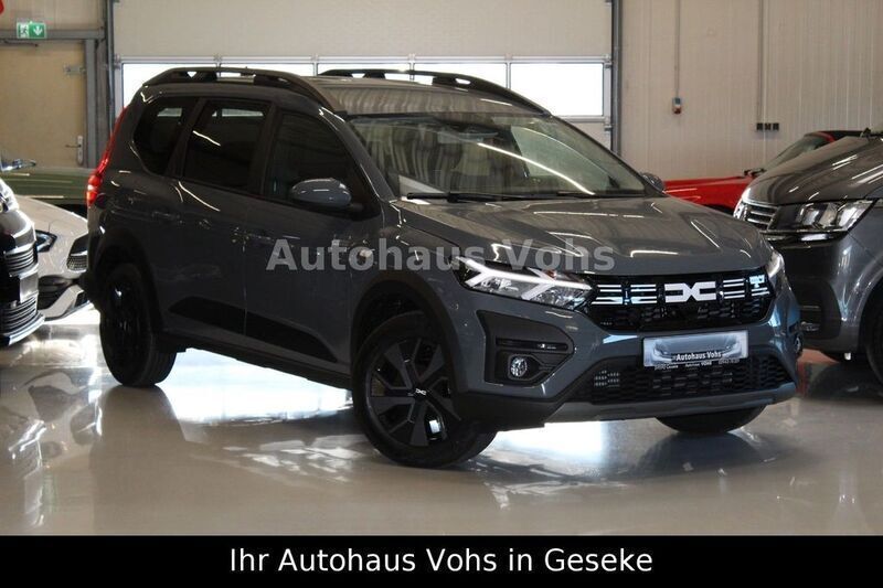 Grau Gebraucht 2024 Dacia Jogger Expression Limousine | 21.570 € (Fairer Preis) - Bild 1/3