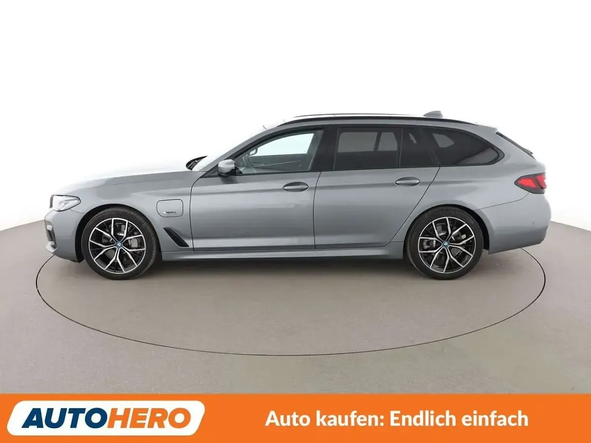 Gebraucht BMW 530e M Sport 292 PS (214 kW) 2024 Skyscraper grau Kombi