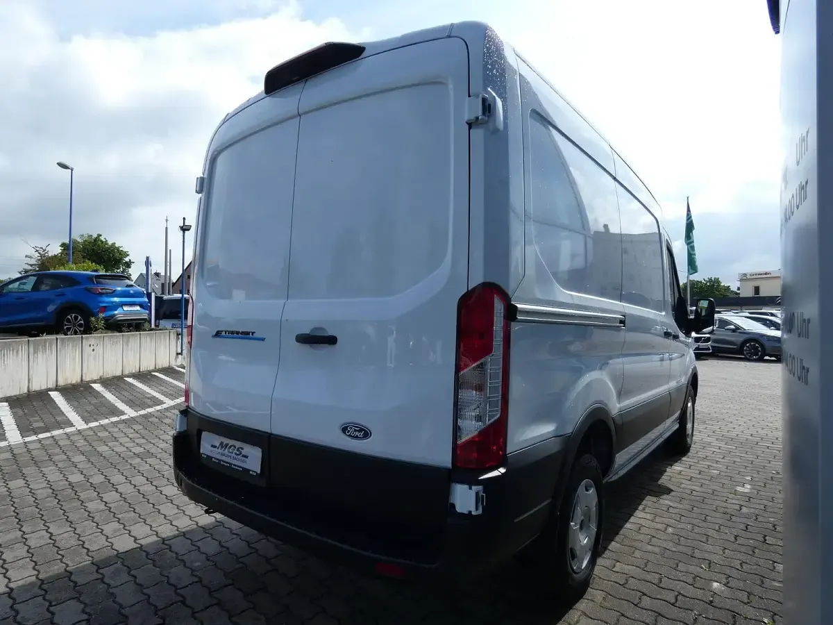 Neu Ford E-Transit Trend 135 kW (184 PS) 2026 Frostweiß Van