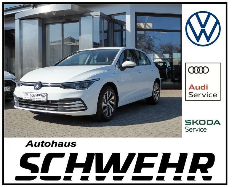 Weiß Gebraucht 2022 VW Golf VIII Style Limousine | 25.690 € (Etwas zu teuer) - Bild 1/4