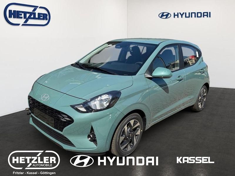Mangrove green / mic Neu 2025 Hyundai i10 Trend Kleinwagen | 21.490 € (Teuer) - Bild 1/4
