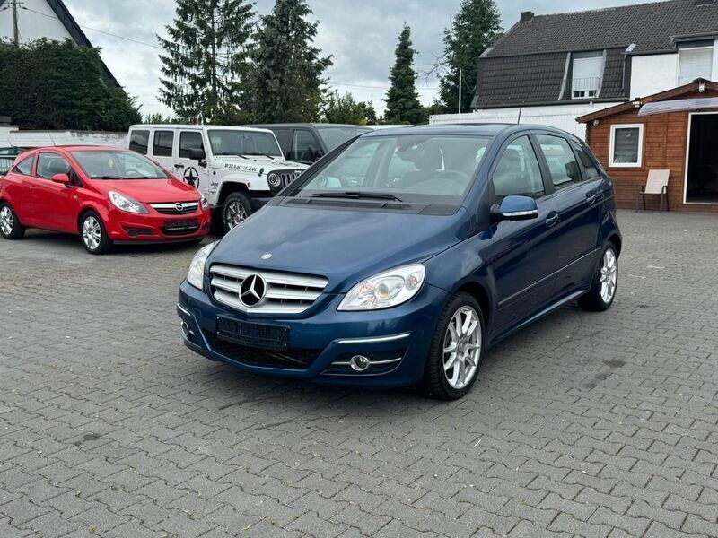 Blau Gebraucht 2010 Mercedes B180 Sport Edition Van / Kleinbus | 7.990 € (Fairer Preis) - Bild 1/4