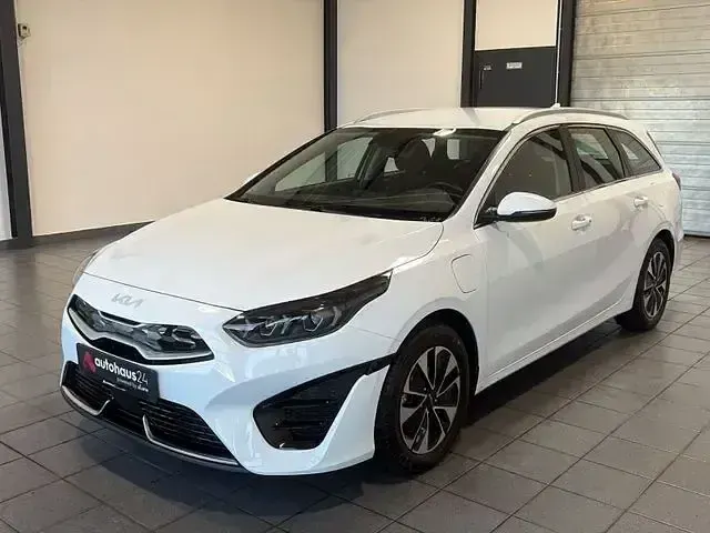 Gebraucht Kia Ceed Vision 141 PS (103 kW) 2022 Weiß Kleinwagen