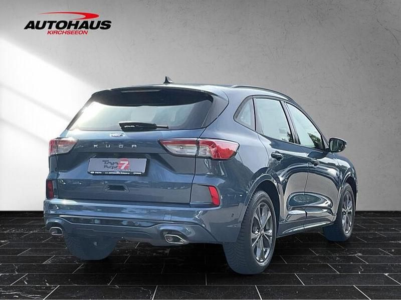 Gebraucht Ford Kuga ST-Line 120 PS (88 kW) 2023 Chromablau (metallic) SUV
