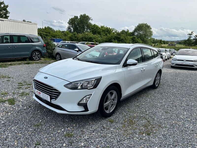 Weiß Gebraucht 2020 Ford Focus Cool & Connect Limousine | 7.999 € (Guter Preis) - Bild 1/4
