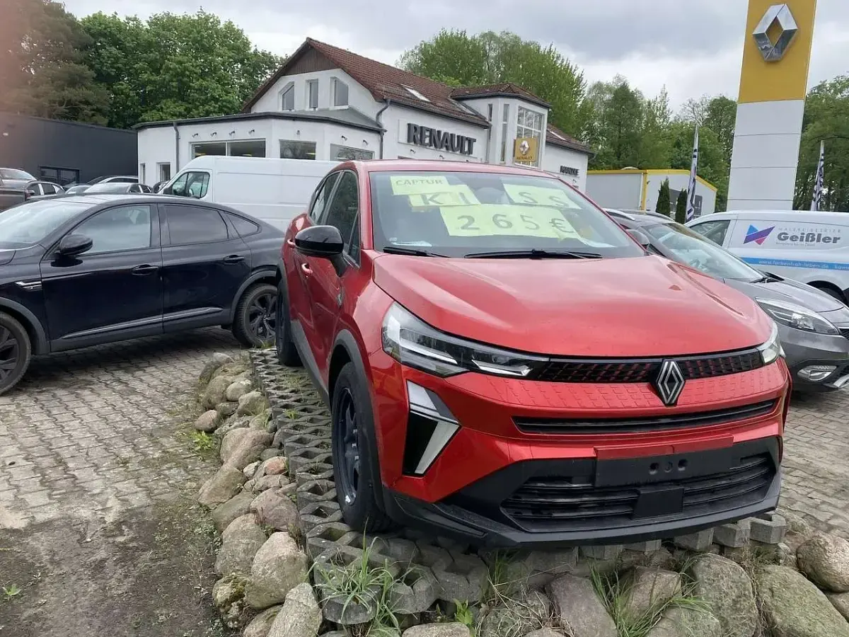 Neu Renault Captur Evolution 91 PS (66 kW) 2025 Dezirrot metallic SUV