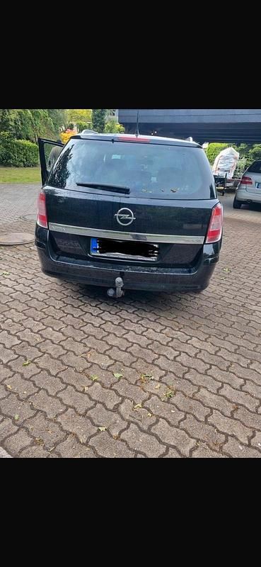 Gebraucht Opel Astra 90 PS (66 kW) 2010 Schwarz Kombi