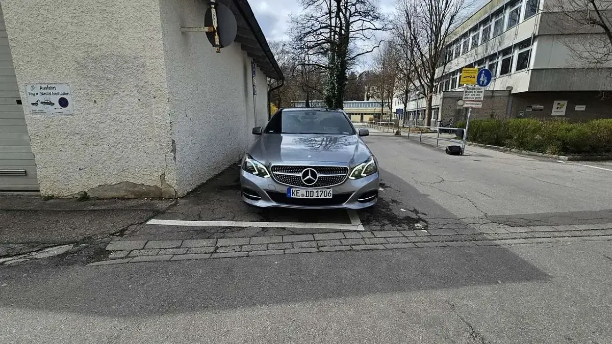 Second-hand Mercedes E300 204 CP (150 kW) 2013 Berlinǎ
