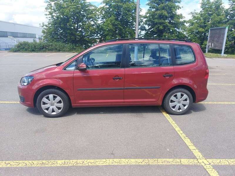 Rot Gebraucht 2015 VW Touran Cup Van / Kleinbus | 7.900 € (Superpreis) - Bild 1/4