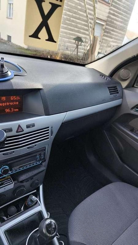 Gebraucht Opel Astra Edition 116 PS (85 kW) 2009 Limousine