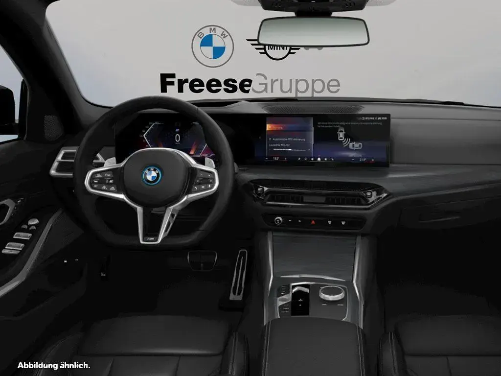 Neu BMW 330e Performance 292 PS (214 kW) 2026 Schwarz Limousine