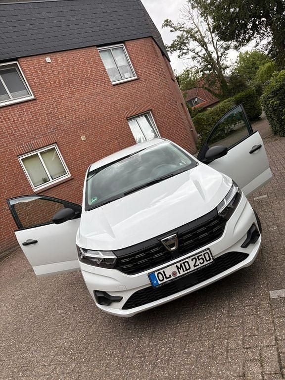 Weiß Gebraucht 2022 Dacia Sandero Essentiel Kleinwagen | 9.500 € (Superpreis) - Bild 1/4