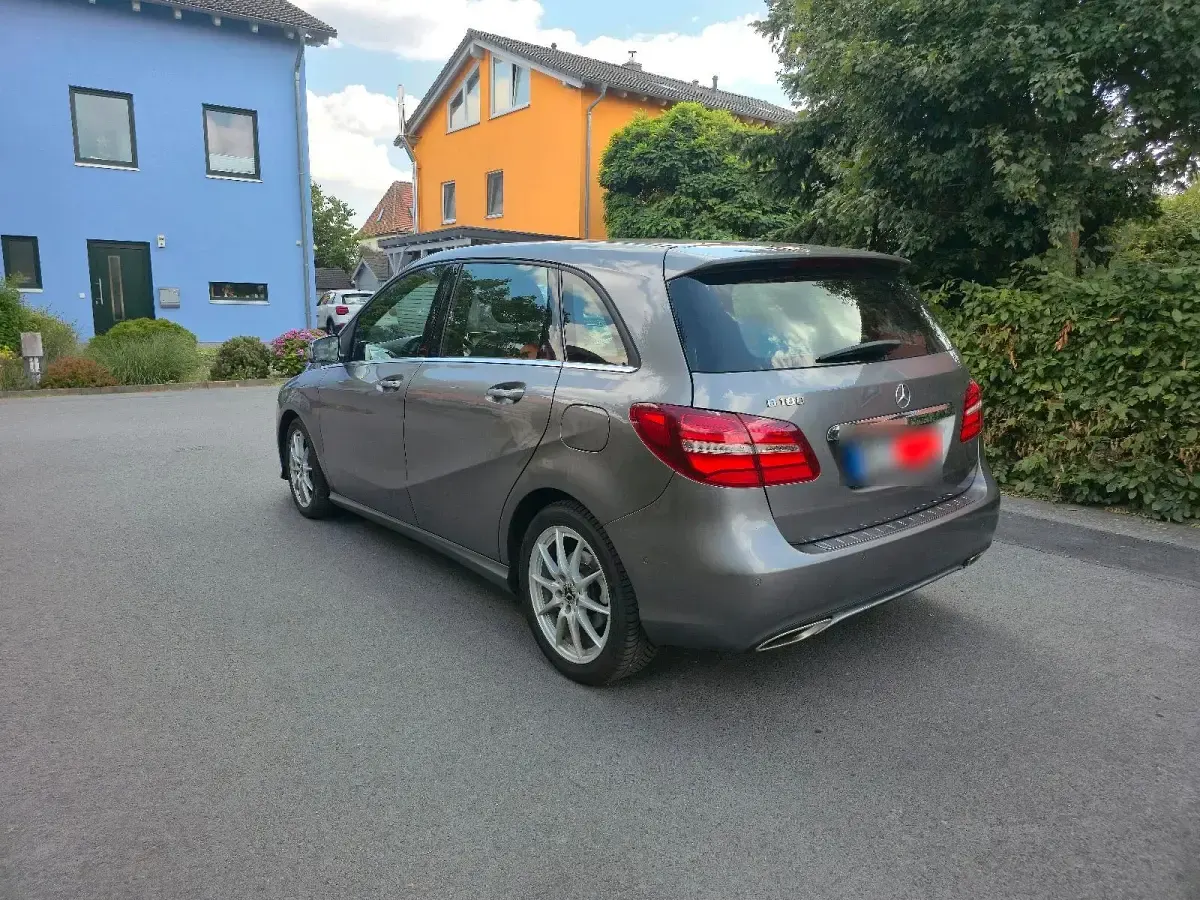 Gebraucht Mercedes B180 122 PS (89 kW) 2018 Grau Kleinwagen