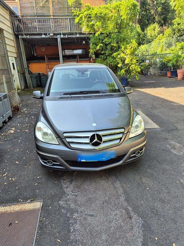 Andere farben Gebraucht 2009 Mercedes B180 Van / Kleinbus | 4.850 € (Guter Preis) - Bild 1/4