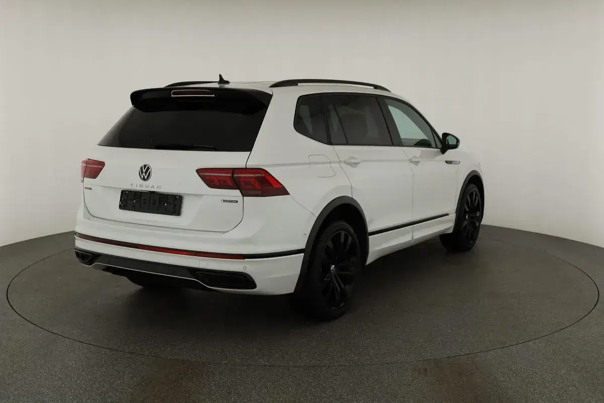 Gebraucht VW Tiguan Allspace R-line 190 PS (139 kW) 2023 Oryxweiß perlmutteffekt SUV