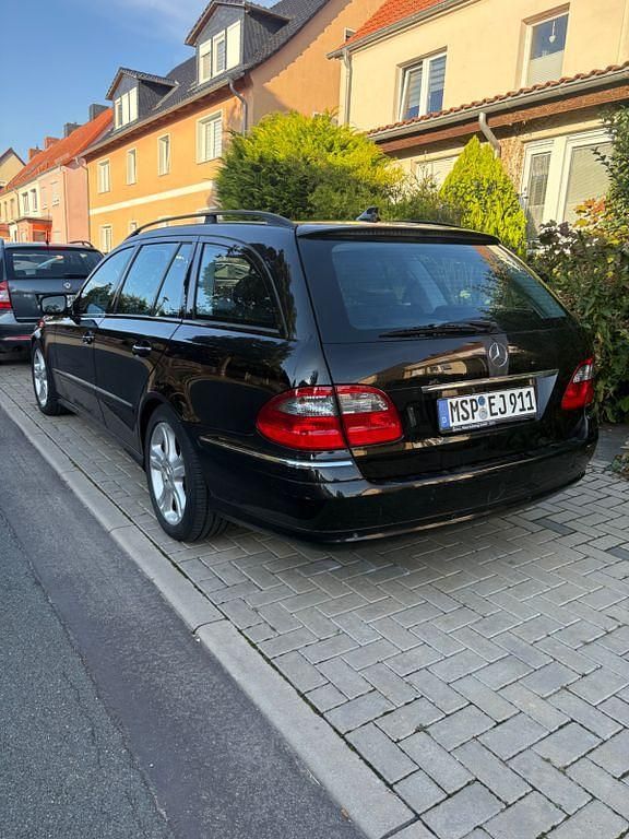 Gebraucht Mercedes E280 Avantgarde 190 PS (139 kW) 2006 Schwarz Limousine