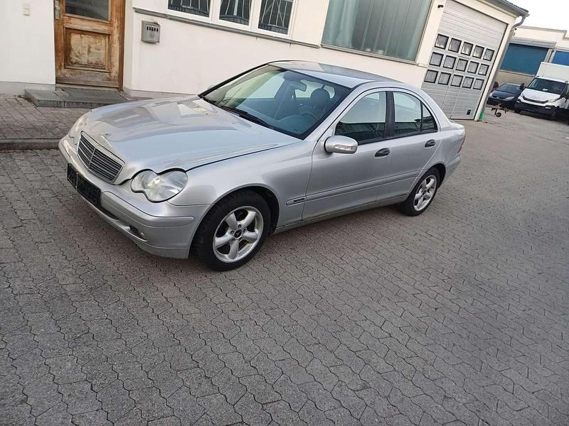 Gebraucht Mercedes C180 143 PS (105 kW) 2003 Brillantsilber  metalliclack Limousine