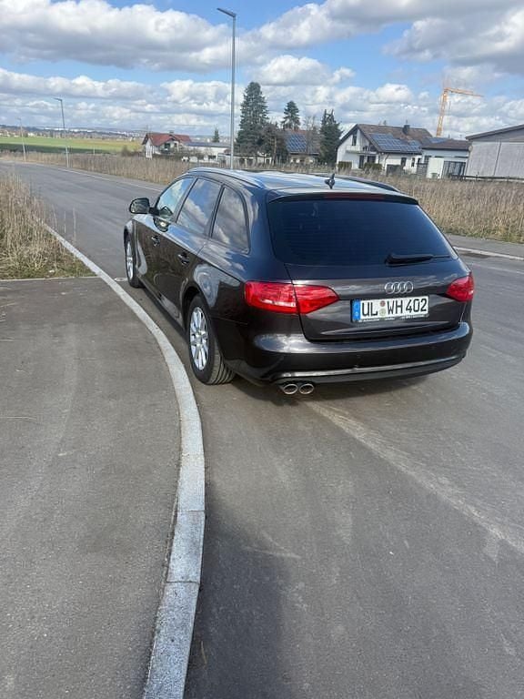 Gebraucht Audi A4 Attraction 136 PS (100 kW) 2014 Schwarz Kombi