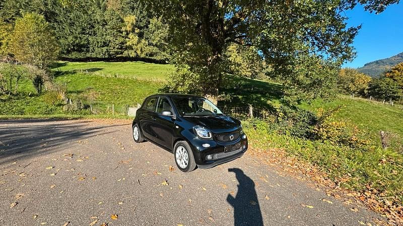 Schwarz Gebraucht 2018 Smart ForFour Kleinwagen | 9.800 € - Bild 1/4