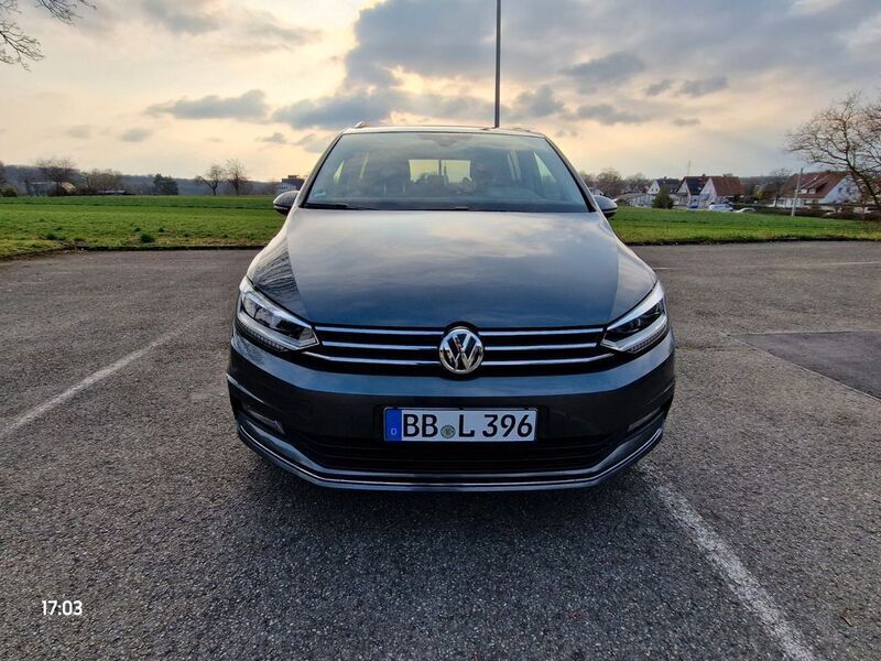 Grau Gebraucht 2017 VW Touran Sound Van / Kleinbus | 19.499 € (Fairer Preis) - Bild 1/4