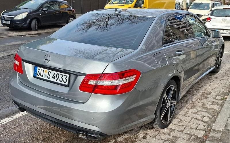 Gebraucht Mercedes E220 Avantgarde 170 PS (125 kW) 2012 Grau Limousine