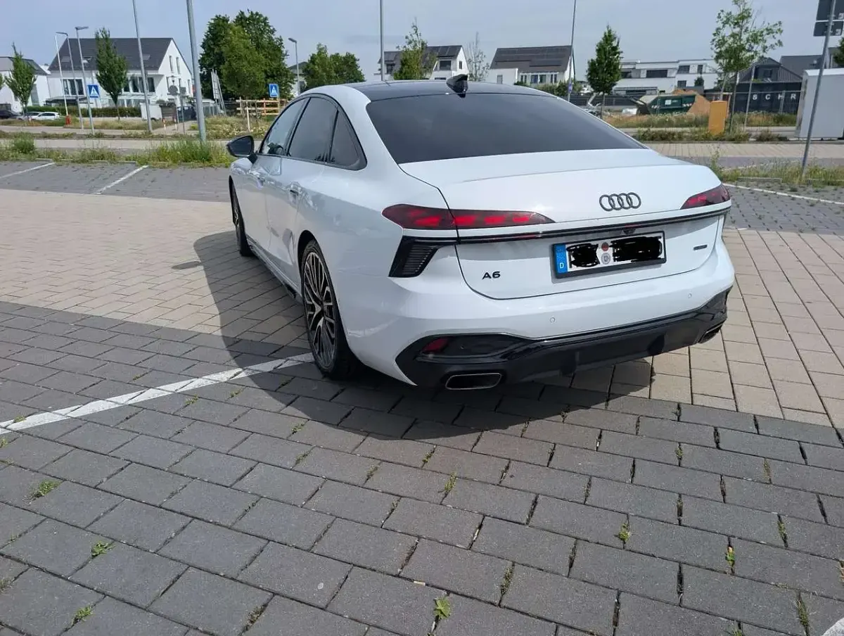 Gebraucht Audi A6 Ambiente 367 PS (269 kW) 2025 Weiß Limousine