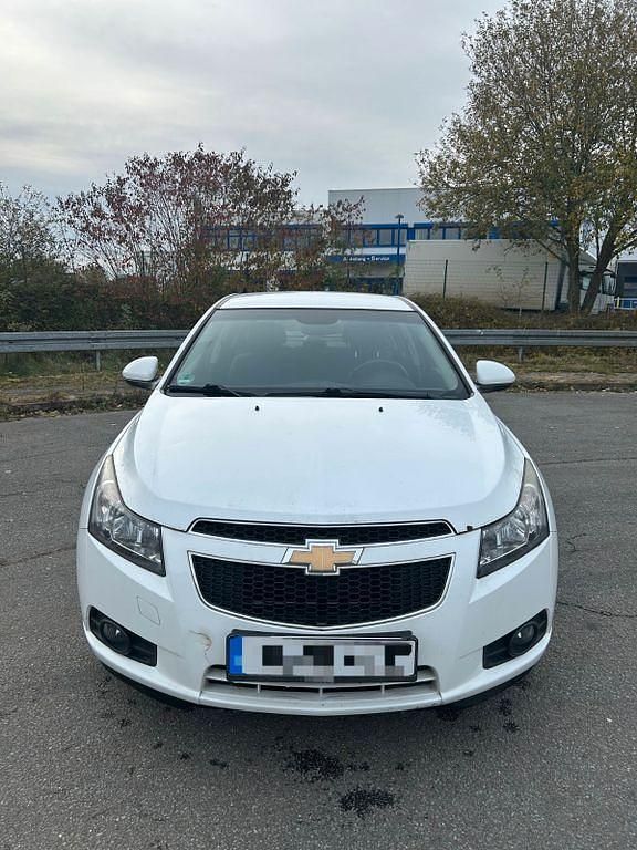Weiß Gebraucht 2011 Chevrolet Cruze Limousine | 3.600 € (Fairer Preis) - Bild 1/4