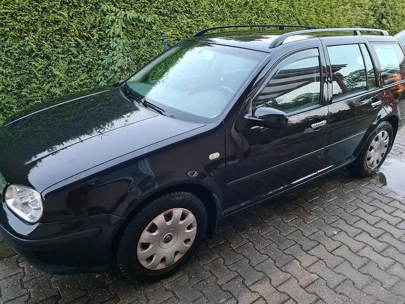 Schwarz Gebraucht 2003 VW Golf IV Kombi | 750 € (Superpreis) - Bild 1/4