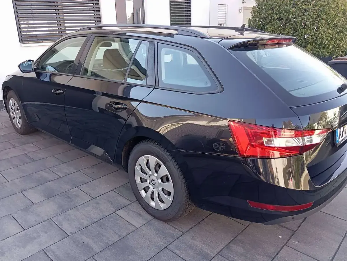 Gebraucht Skoda Superb Active 125 PS (91 kW) 2017 Schwarz Kombi
