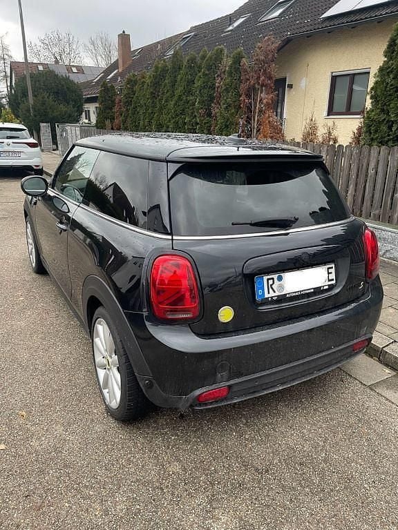 Gebraucht Mini Cooper SE Essential 135 kW (184 PS) 2023 Schwarz Kleinwagen