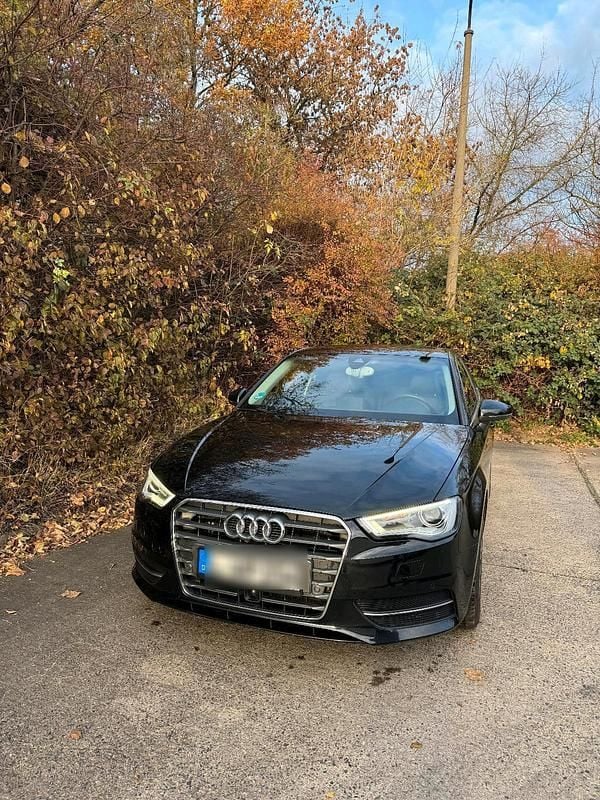 Schwarz Gebraucht 2013 Audi A3 Ambiente Limousine | 7.900 € (Superpreis) - Bild 1/4